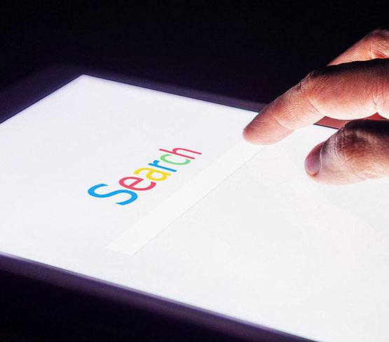 créateur de site en train de coder